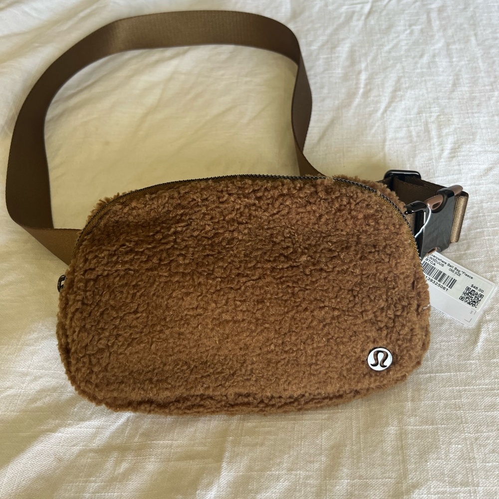 Lululemon everywhere fleece  Sherpa belt bag